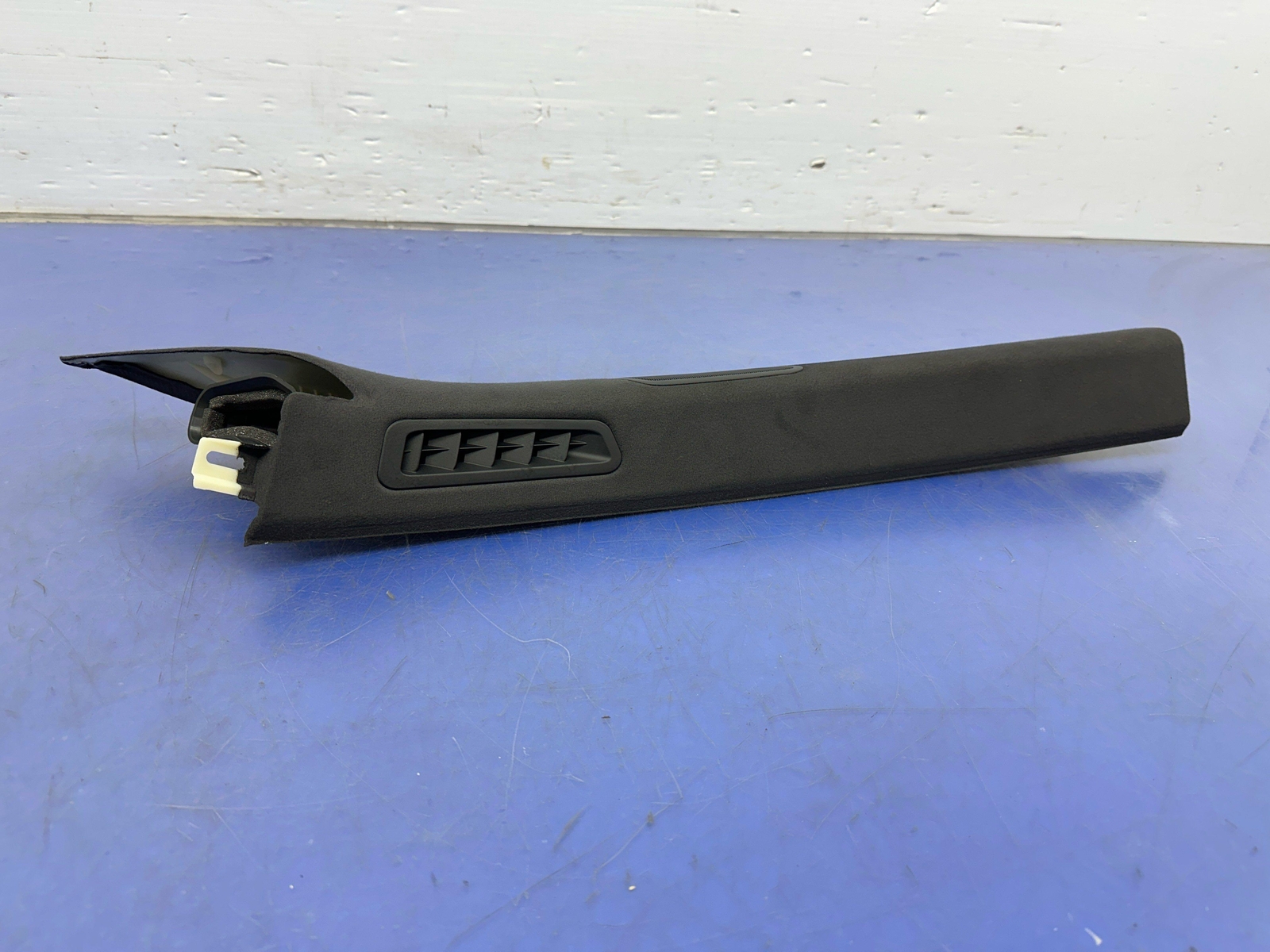 2017-2020 MASERATI LEVANTE M161 LEFT RIGHT A PILLAR TRIM PANEL SET 6700485670
