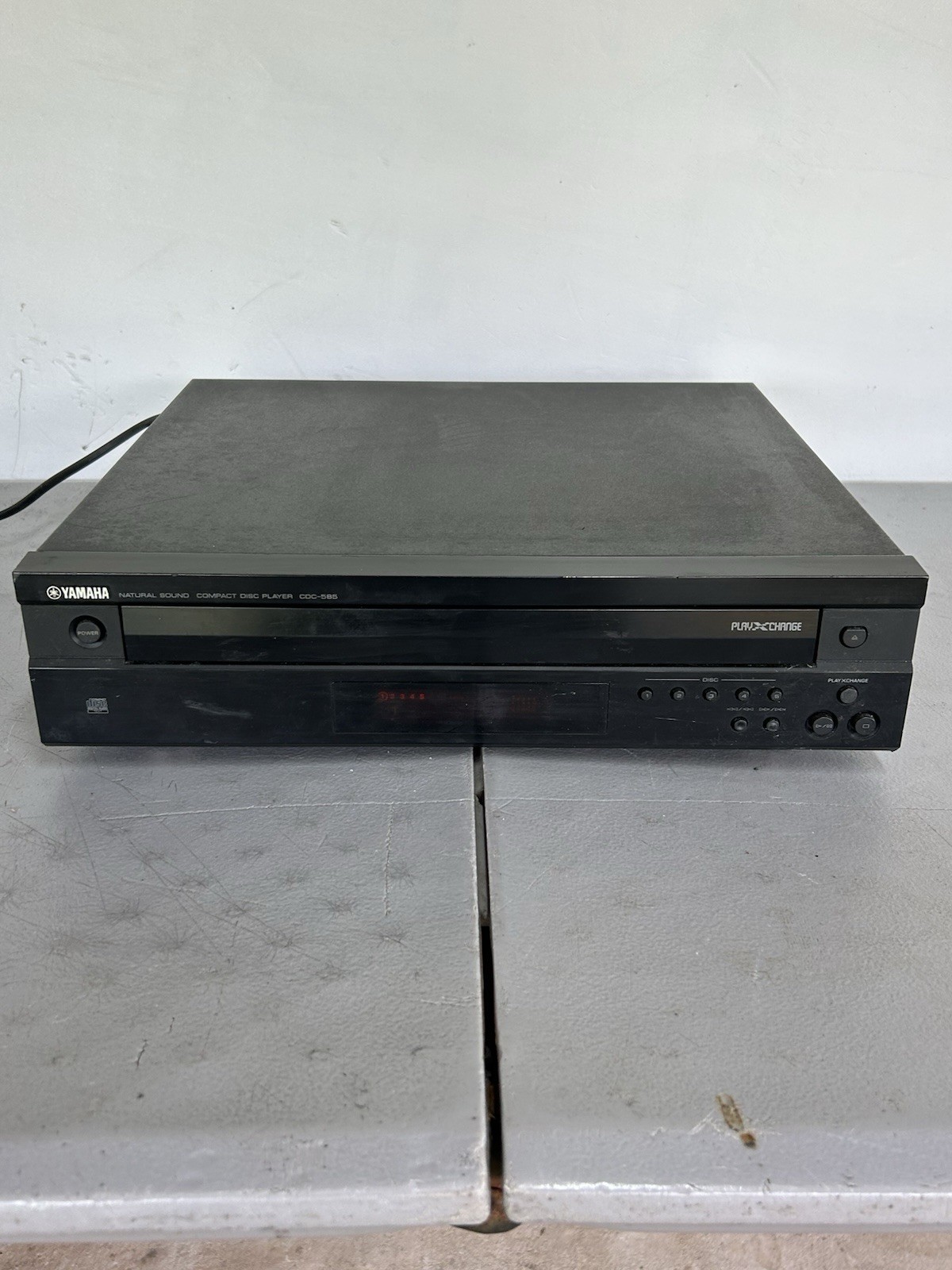 Yamaha CDC-585 Natural Sound Compact Disc CD Player Stereo D