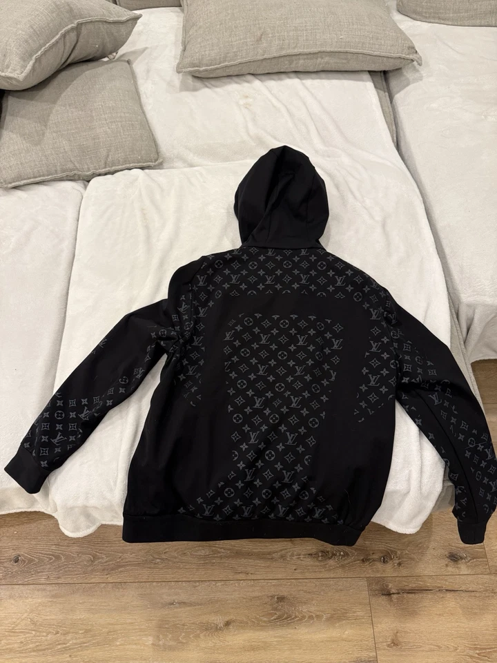 Chaqueta polar con monograma Louis Vuitton LV Foto 2 de 4