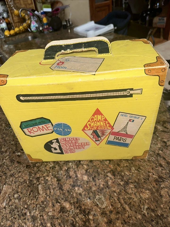 1960’s MCM Singer The Little Touch And Sew Sewing Machine & Box All Original H9 - Image 2 of 4