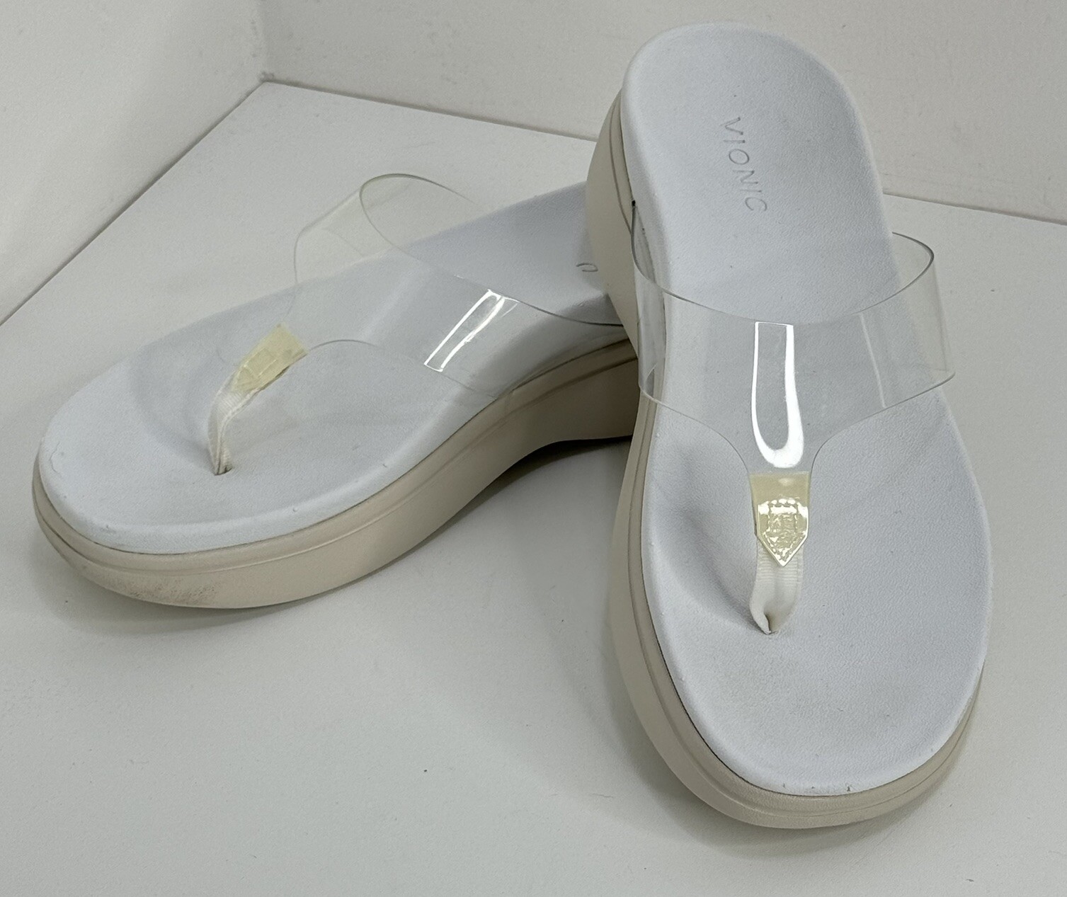 VIONIC White Luminous Platform Flip Flops Size 7 Wedding Sandals-image
