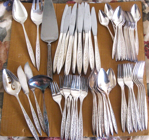 Vintage 1847 Rogers Bros Heritage IS Flatware Set Of 81 pieces - Afbeelding 1 van 11