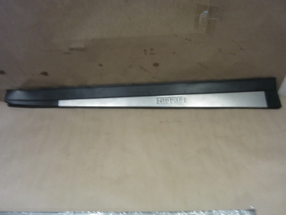 Ferrari 456 M GT / M GTA - Placa de patada izquierda - P/N 63212900 Foto 3 de 4
