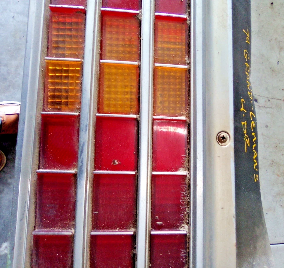 Pontiac Grand Am Lemans 1979 conjunto de luz trasera derecha LOC-190DG Foto 4 de 4