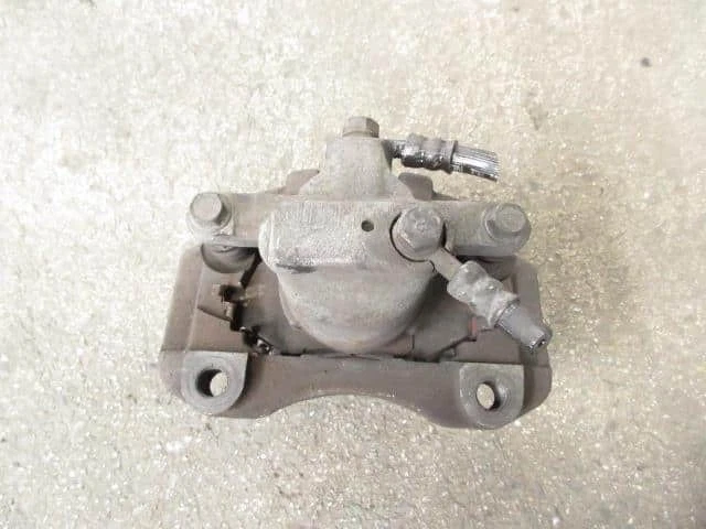 Pinza delantera izquierda mitsubishi fuso canter 2005 mk501406 [usada] [PA113094819] Foto 4 de 4