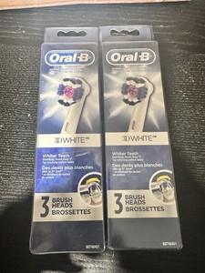 (2) Oral b 3D White Care Replacement Brush Heads - electric toothbrush