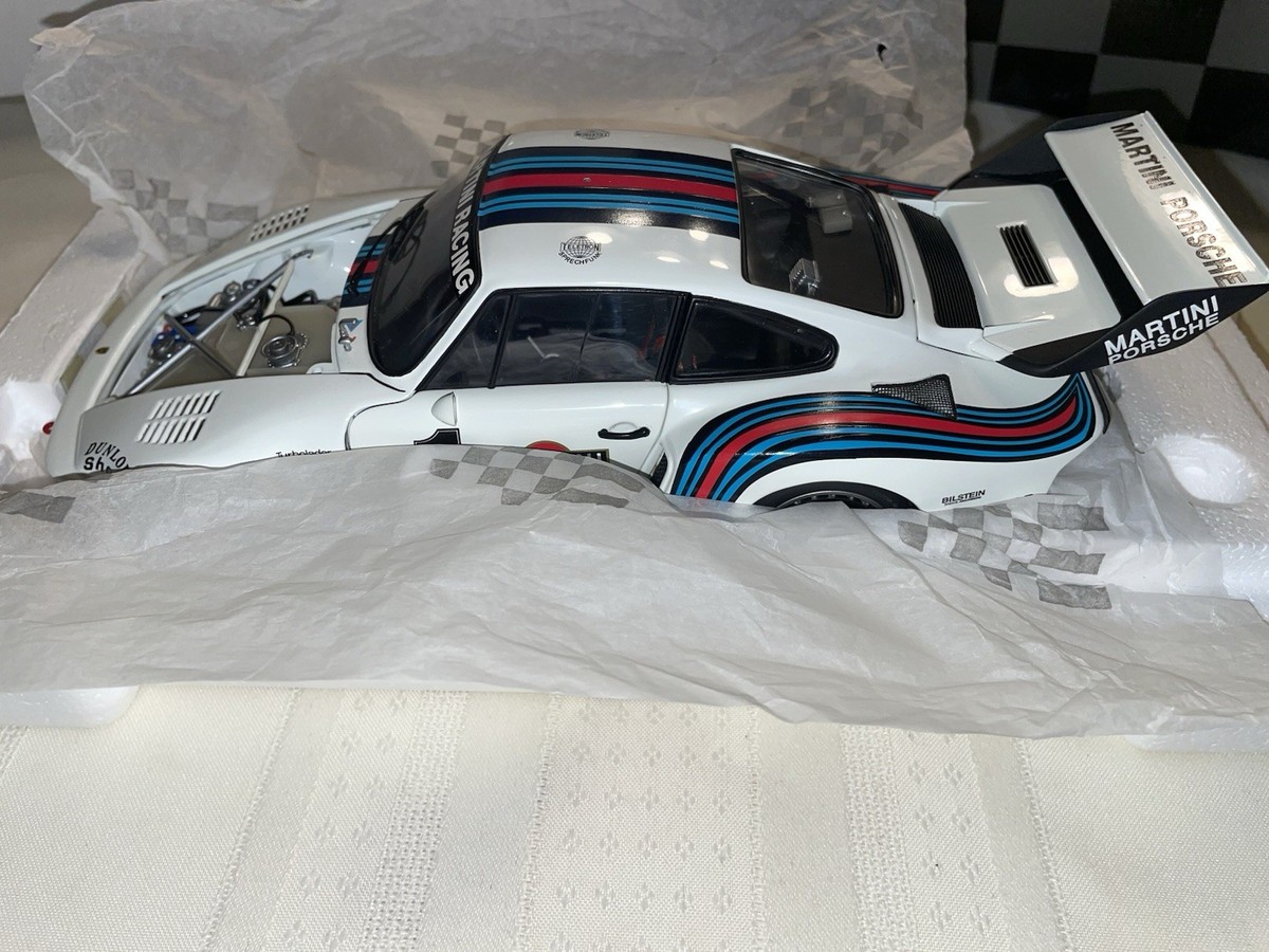 京商 Exoto Porsche 935 Turbo #40 Martini 1/18 Top Speed 1977 Porsche 935/77 2.0 935 Baby #40 Car