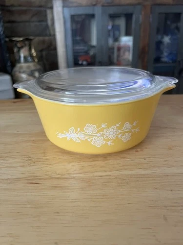Vintage PYREX “Butterfly Gold” #472 B 750 ml Casserole Dish With Lid