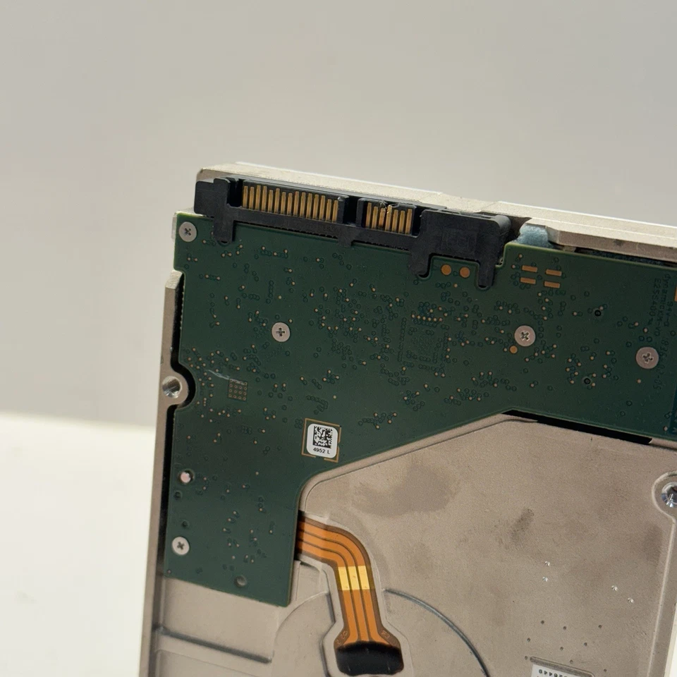 Внутренний жесткий диск Seagate Skyhawk 10 ТБ 7,2 К SATA 6 Гбит/с 3,5 дюйма ST10000VX0004 (4) - Изображение 3 из 4