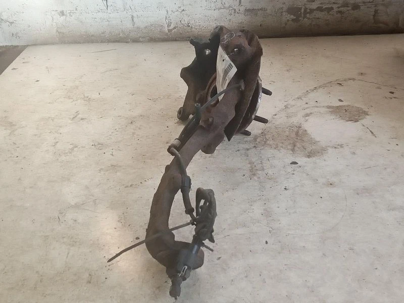 2002-2006 Chevy TrailBlazer EXT Driver Left Front Spindle Knuckle OEM - Image 2 of 4