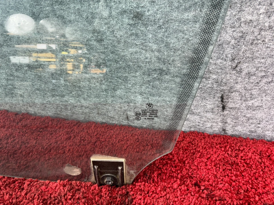 Оригинальное стекло для окна передней левой водительской двери кабриолета BMW E46 117K - Изображение 3 из 4