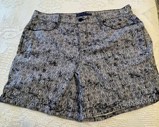 Bandolino Amy Shorts Women's 12 Black White Geometric Pattern Stretch Mid-Rise