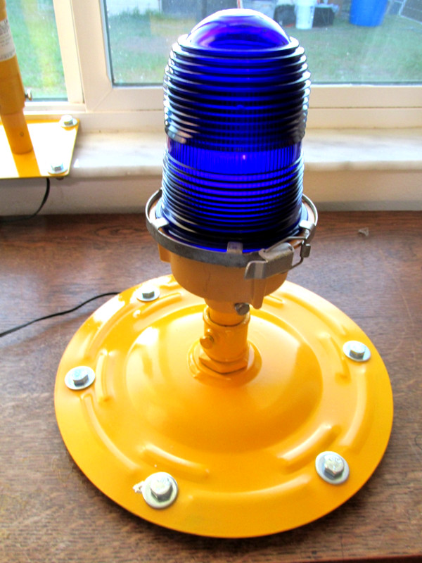 ANOTHER SW FLA INT AIRPORT RUNWAY LIGHT WITH DUSK/DAWN CONTROL LARGE BLUE LENS