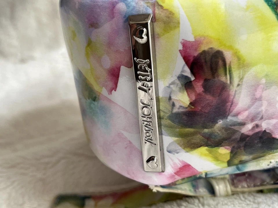 Mini Mochila Betsey Johnson Acuarela Kitsch Perro Bulldog Boxer Usada en Excelente Condición Foto 4 de 4