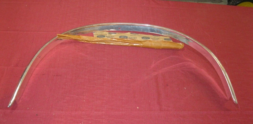 NOS 1981-1984 Mercury Lynx Rueda Trasera Izquierda Apertura Moldura Foto 2 de 4