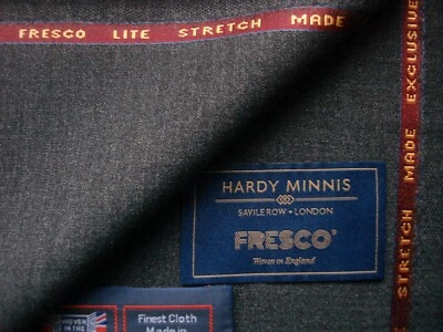 HUDDERSFIELD FINE WORSTED = HARDY MINNIS FRESCO LITE WOOL SUITING FABRIC IN CHARCOAL MADE IN ENGLAND HARDY MINNIS = 3.4 m