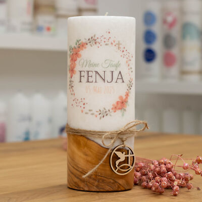 meinkerzenshop  Taufkerze mit Designdruck FENJA mit echtem Holz und Holzanhänger