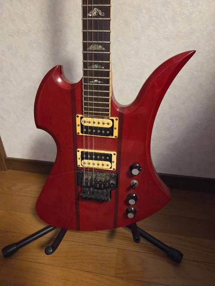 B.C. Rich Mockingbird E-Gitarre mit Halsriss und sichtbaren Kratzern - Bild 2 von 4