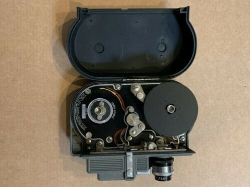 VINTAGE CINEMASTER II MOVIE CAMERA 8MM CINE MODEL G-8 w/ original leather case