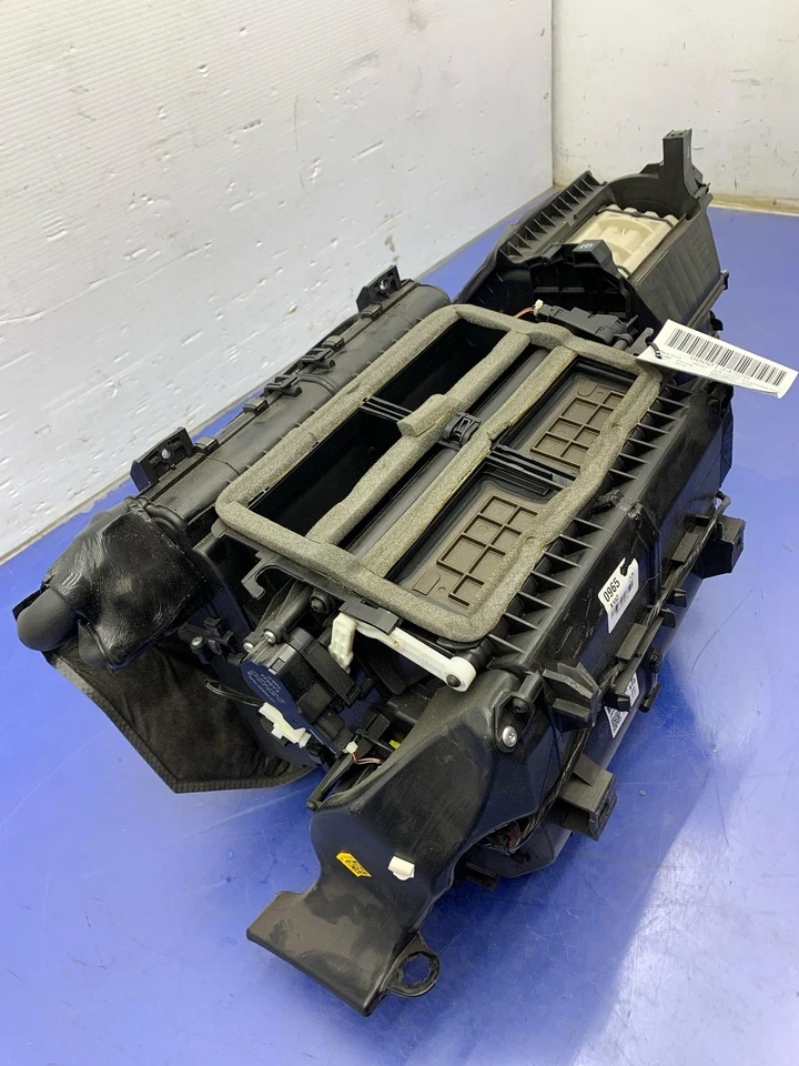 2014 - 2024 JAGUAR F-TYPE X152 COUPE OEM FRONT EVAPORATOR BLOWER MOTOR HOUSING Foto 2 de 4