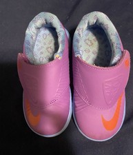 Nike Kids Flex Runner Sneakers Popular for Kids Size 6C
