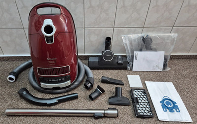 Miele Staubsauger Complete C3 Cat & Dog PowerLine  890W - Top Zustand