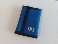 Portafoglio Retro Miller Lite autoadesivo blu e nero.