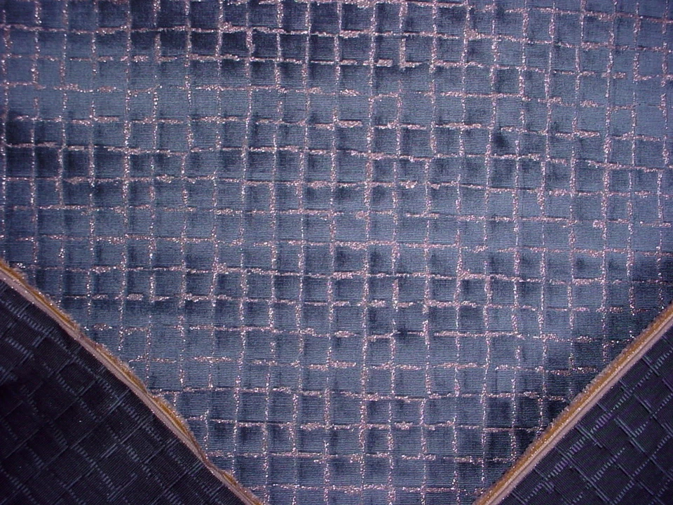 Tela de tapicería de terciopelo metálico plateado índigo Odyssey 2-1/2 años Lee Jofa ED85233 Foto 3 de 4