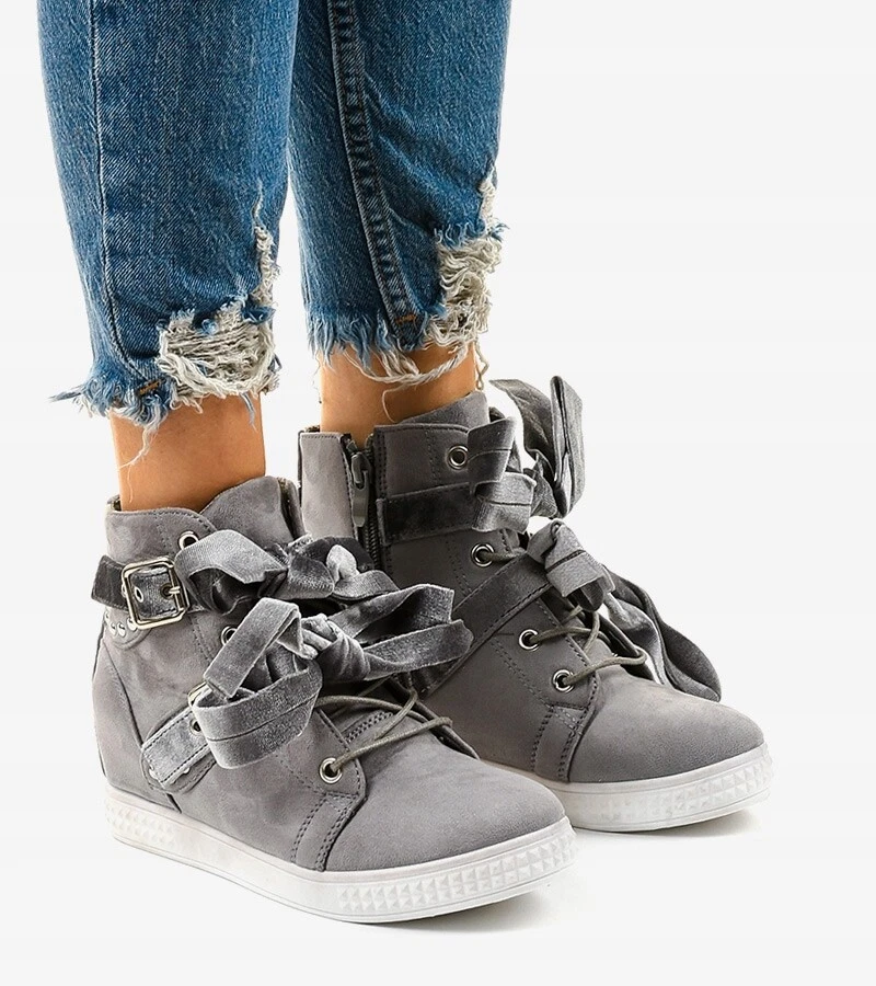 High top sneakers deals with skinny jeans