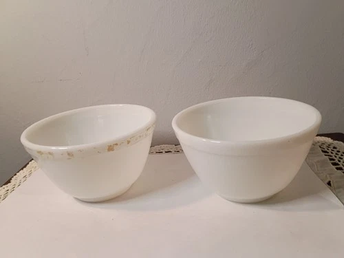 Two Pyrex 401 Opal White 1 1/2 PT Unmarked and  1 Marked 401 Stacking Bowls