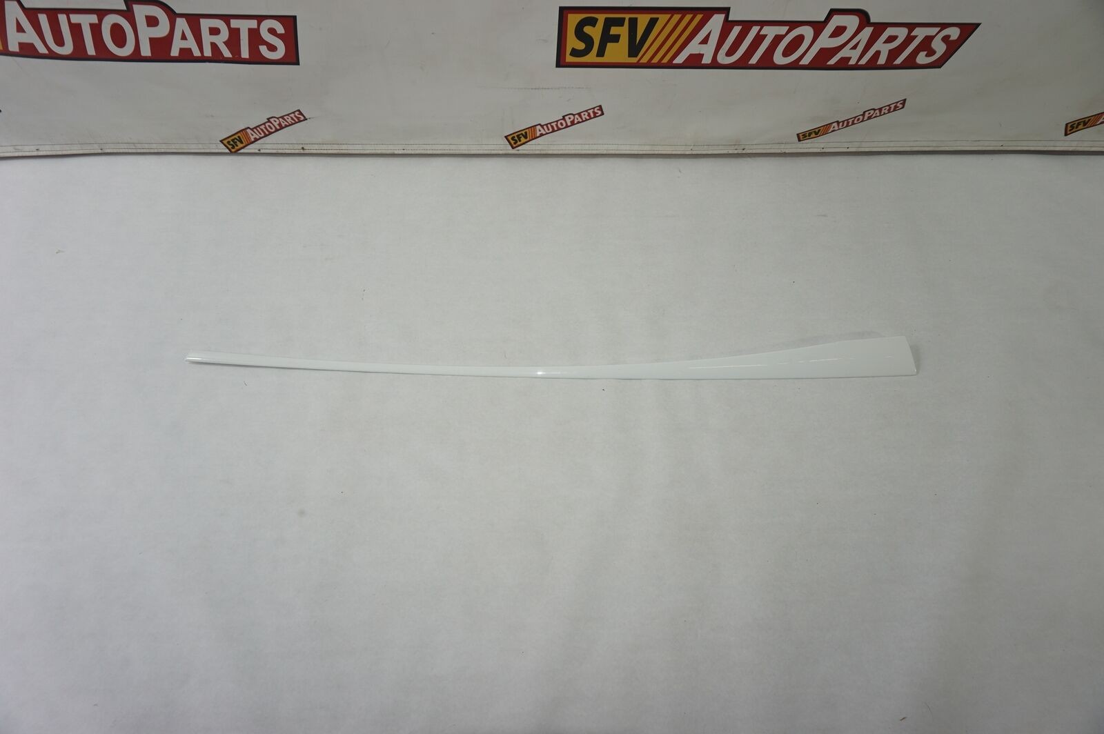 AUDI R8 SPYDER BELT MOLDING LEFT DOOR TRIM 2011 2012 2013 2014 2015 427853267C