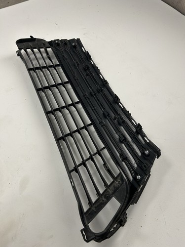 2017-2020 IS300 IS350 FRONT LOWER GRILL OEM 53101-53730 - Picture 6 of 10