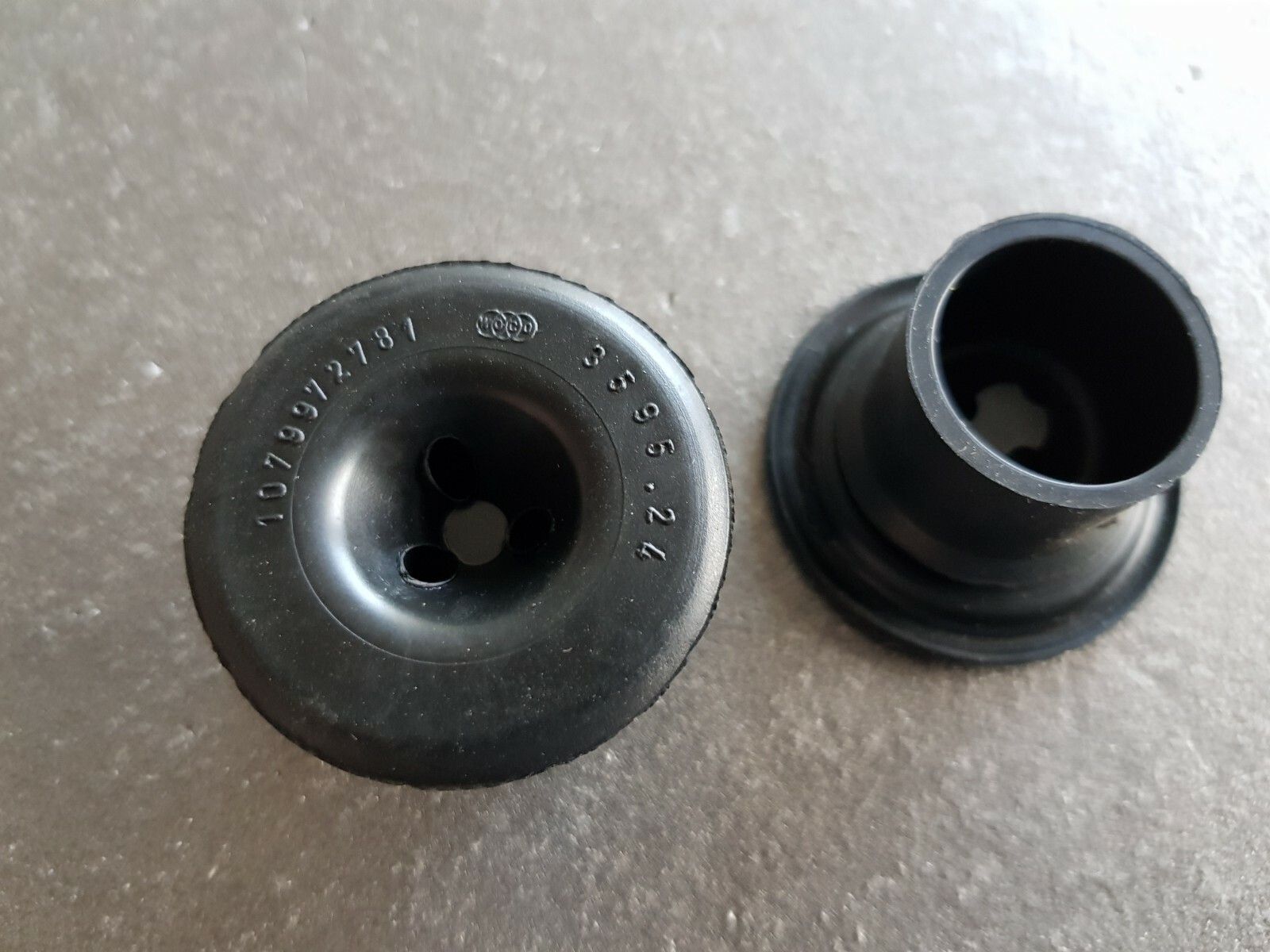 Genuine Mercedes W126 R107 W116 W123 W124 W140 rubber grommet  