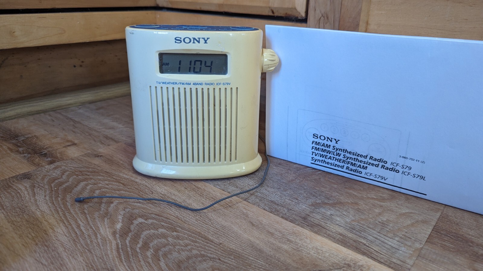VIntage Sony Shower Mate 4 Band Clock Radio ICFS79V Tested, Working
