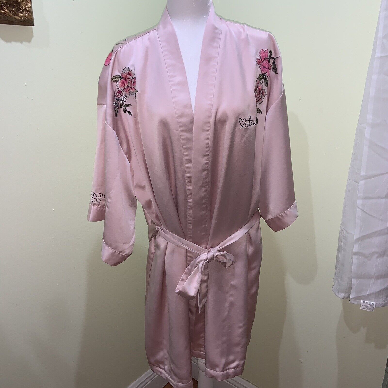 RARE Victoria Secret Size M/L Pink Floral Kimono … - image 1