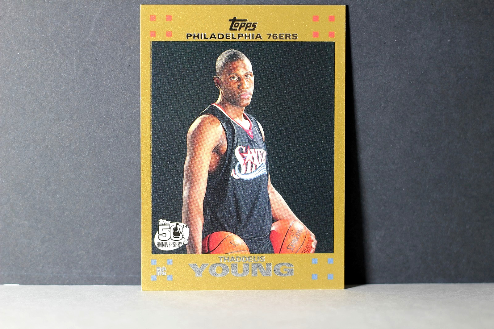 2007 TOPPS PHILADELPHIA 76ERS RC /2007 GOLD PRISM THADDEUS YOUNG #122 (BB11)
