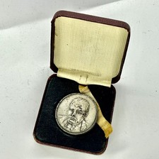 1955 SIR WINSTON CHURCHILL PENSIONE MEDAGLIA BRONZO ARGENTATO IN ASTUCCIO