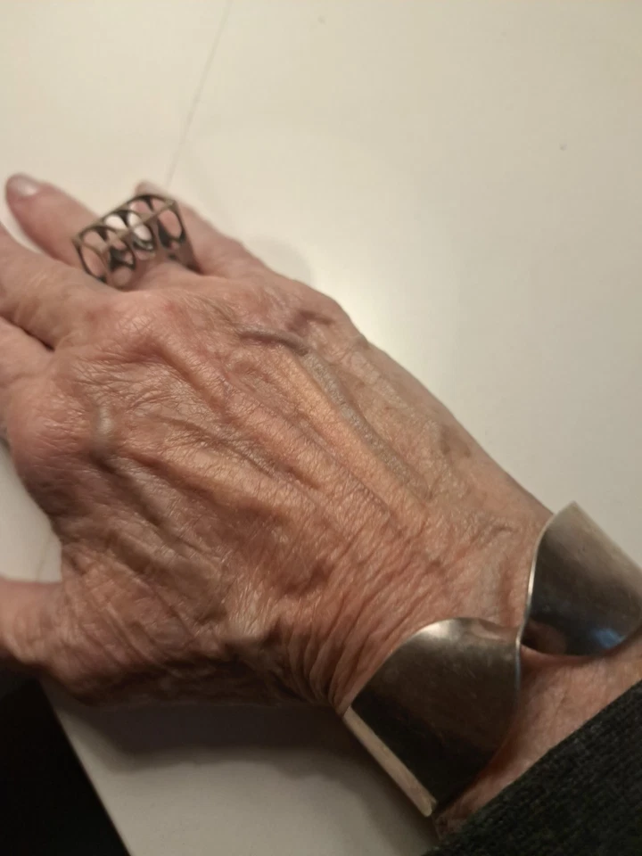 Brazalete Pekka Piekainen, anillo arquitectónico de ley G2U Foto 4 de 4