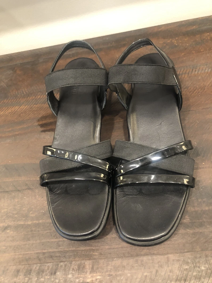 Narrow size deals sandals
