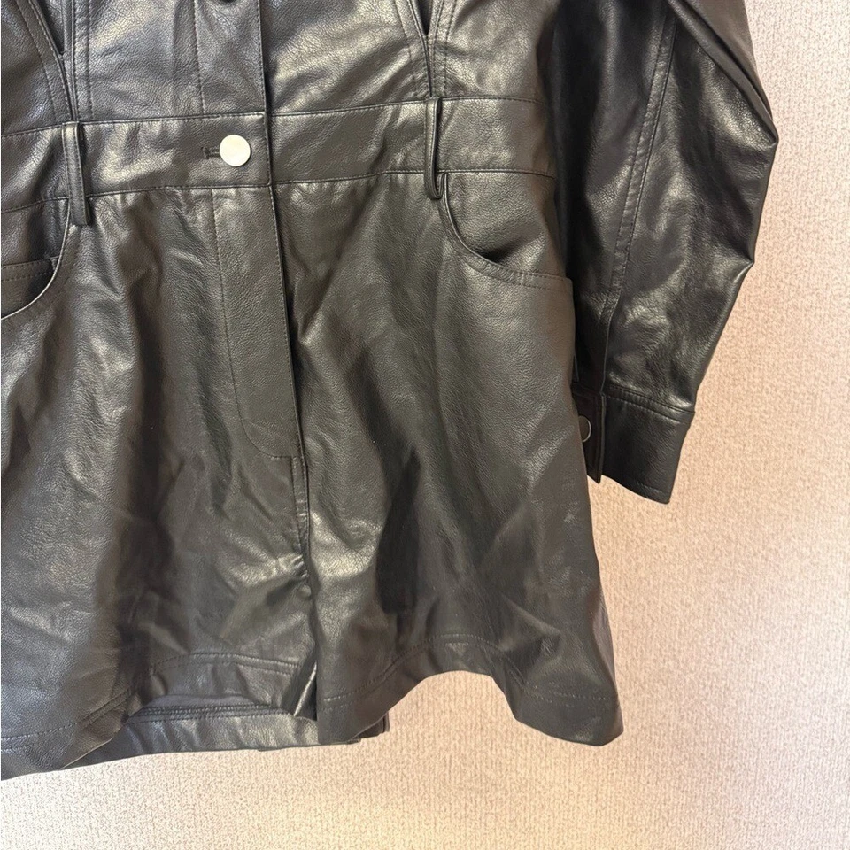 Mameluco Le Lis para mujer talla grande imitación cuero vanguardista negro manga larga Foto 3 de 4