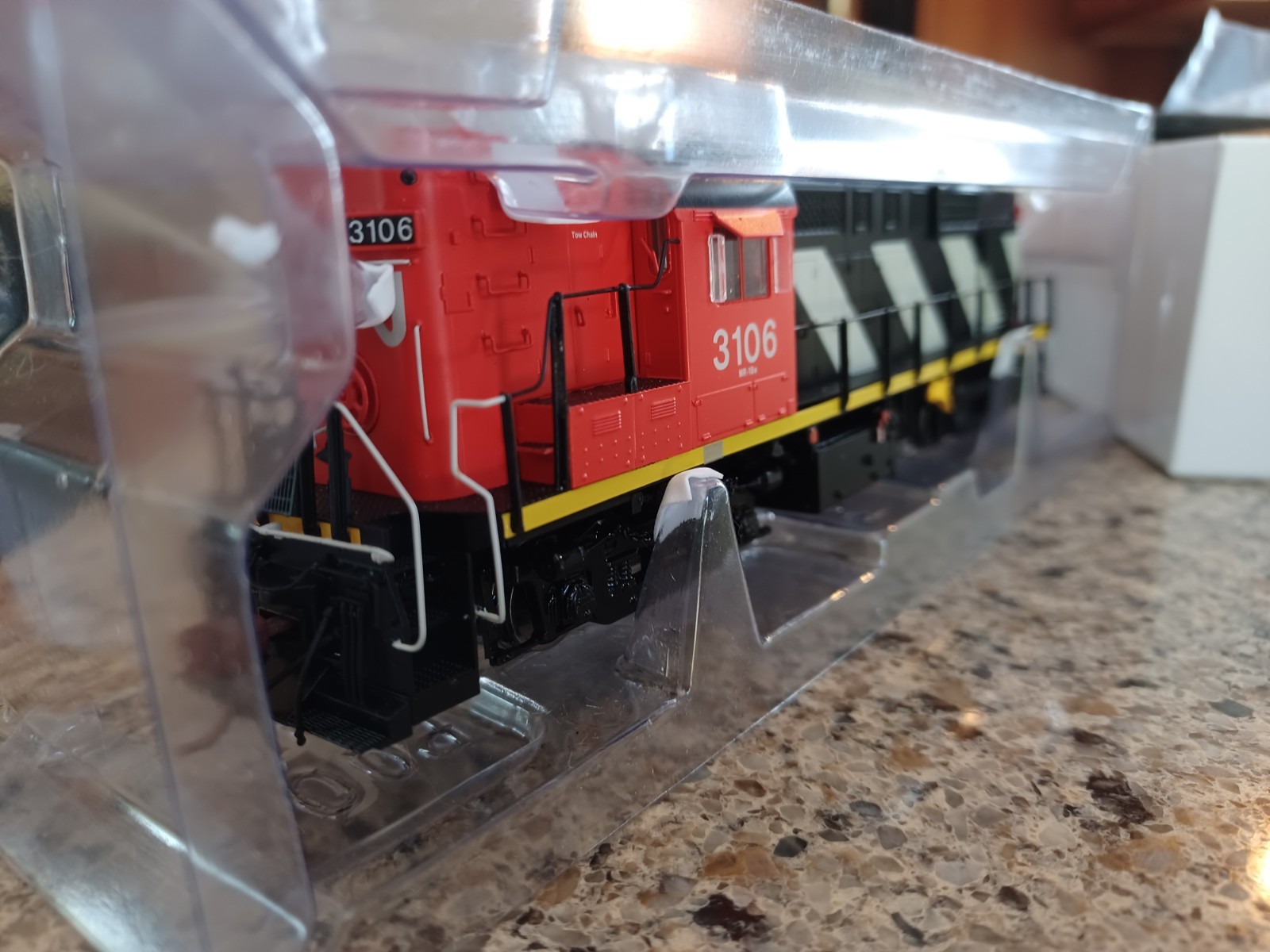 RAPIDO-HO-MLW RS-18-DCC/SOUND-CANADIAN NATIONAL STRIPS-#3106-ITEM#32517