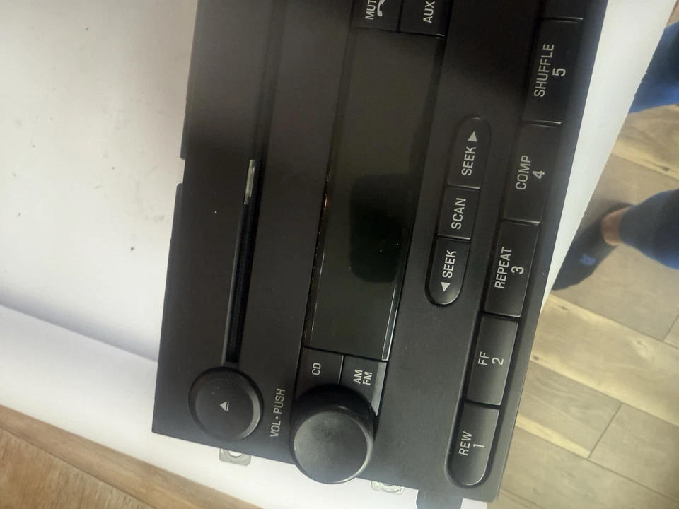 Receptor de radio AM/FM Mercury Montego 2005-2007 identificación de reproductor de CD 5F9T-18C869-AG OEM Foto 2 de 4