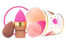 Beautyblender Set: 2 makeup sponges, cleanser, scrub mat, beauty blender stand