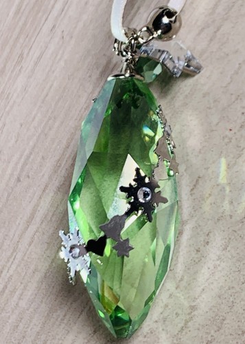 2013 Swarovski Crystal Peridot Silver Shade Embellished Christmas Ornament - Picture 3 of 7