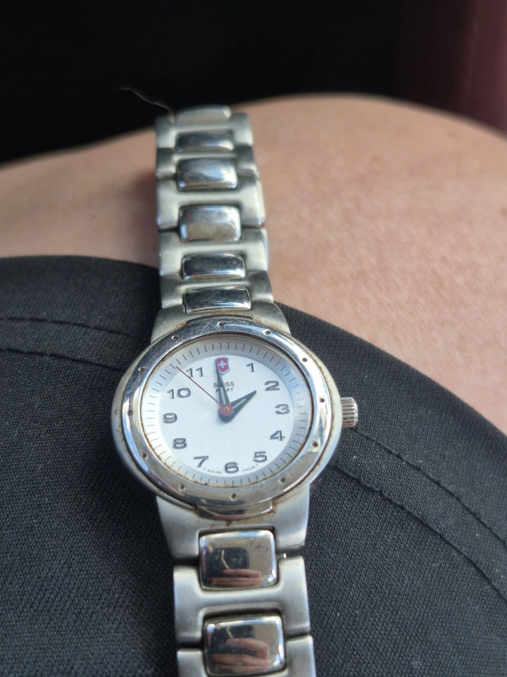 Reloj de cuarzo vintage Swiss Army para mujer batería nueva Foto 2 de 4