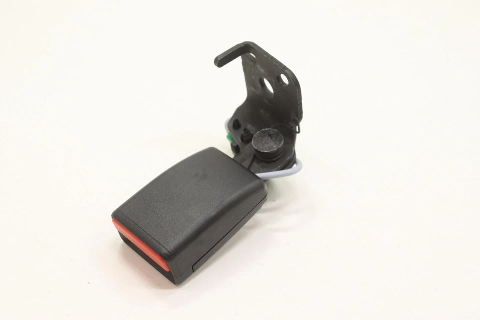 Volvo S60 2019-2025 cinturón de seguridad trasero derecho hebilla de cinturón de seguridad OEM 31462761 Foto 2 de 4