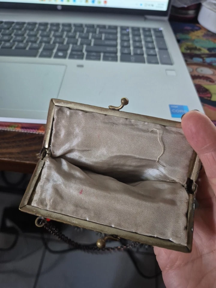 Cartera con cuentas de la década de 1920 con cadena de cierre de metal y bisagras sin marca necesita reparación Foto 2 de 4