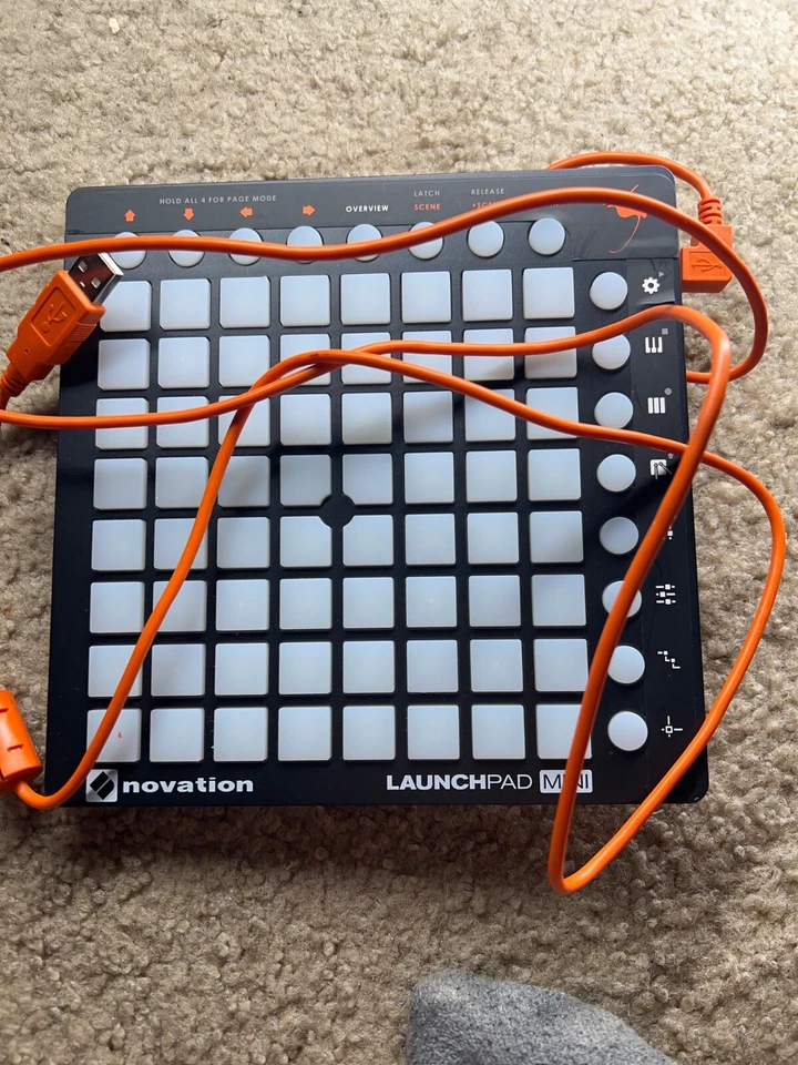 Novation Launchpad Mini MKII DJ Controller - Image 3 of 4