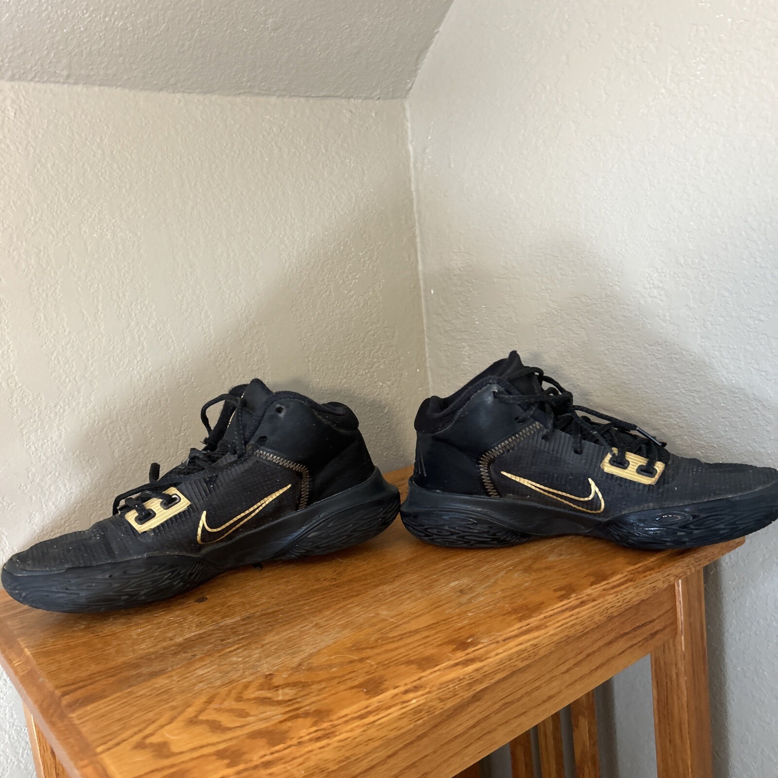 Size 6.5 - Nike Kyrie Flytrap 4 Black Metallic Go… - image 2