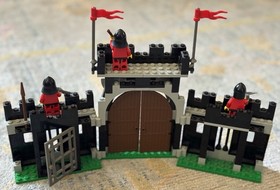 LEGO 6059 LegoLand Castle Knight's Stronghold Near Complete Box & Instructions